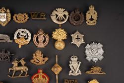 Cap badge britannique. British cap badge. — miniature 4
