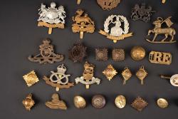 Cap badge britannique. British cap badge. — miniature 7