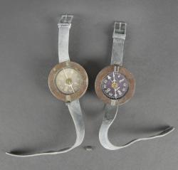 Boussoles de poignée. Wrist compasses. — miniature 1