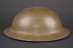 Casque canadien. Canadian helmet. — miniature 5