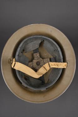 Casque canadien. Canadian helmet. — miniature 7