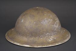 Casque canadien. Canadian helmet. — miniature 4