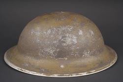 Casque canadien. Canadian helmet. — miniature 5