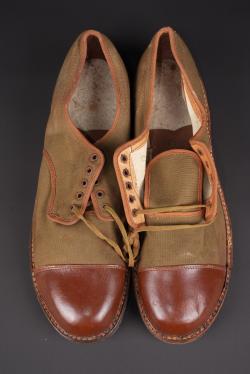 Chaussure tropicale canadienne.  Canadian tropical shoes. — miniature 2