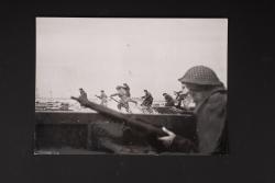 Photo sur le Front de Dunkerque. Dunkirk Front photograph. — miniature 1