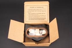 Masque anti-gaz civil britannique. British civilian gas mask. — miniature 1