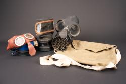 Masque anti-gaz civil britannique. British civilian gas mask. — miniature 1
