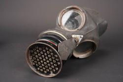Masque anti-gaz civil britannique. British civilian gas mask. — miniature 2