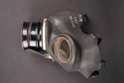 Masque anti-gaz civil britannique. British civilian gas mask. — miniature 3