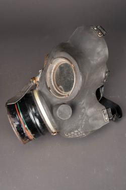 Masque anti-gaz civil britannique. British civilian gas mask. — miniature 5