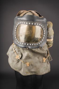 Masque anti-gaz pour bébé. Infant gas mask. — miniature 1