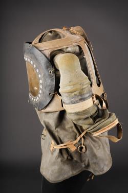 Masque anti-gaz pour bébé. Infant gas mask. — miniature 2