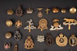Cap badge britannique. British cap badge. — miniature 2