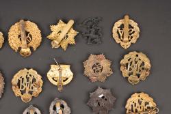 Cap badge britannique. British cap badge. — miniature 10