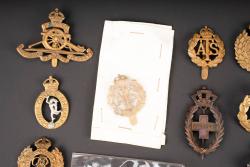 Cap badge britannique. British cap badge. — miniature 4