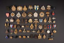 Cap badge britannique. British cap badge. — miniature 1