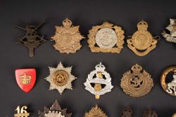 Cap badge britannique. British cap badge. — miniature 2