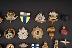Cap badge britannique. British cap badge. — miniature 3