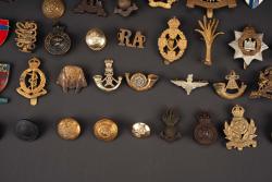 Cap badge britannique. British cap badge. — miniature 6