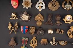 Cap badge britannique. British cap badge. — miniature 8