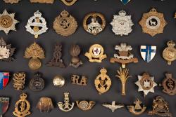 Cap badge britannique. British cap badge. — miniature 9