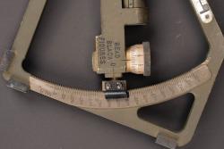 Clignometer US. US Army clinometer — miniature 6