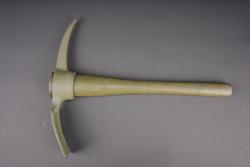 Pioche individuelle US. US army entrenching pick — miniature 2