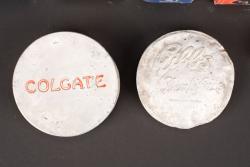 Accessoires de toilette US. US toiletry accessories. — miniature 9
