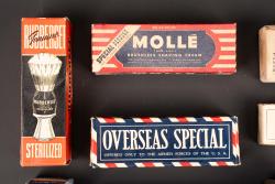 Accessoires de toilette US. US toiletry accessories. — miniature 3