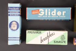 Accessoires de toilette US. US toiletry accessories. — miniature 4