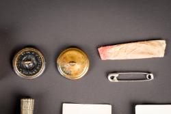 Accessoires de toilette US. US toiletry accessories. — miniature 14