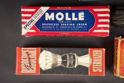 Accessoires de toilette US. US toiletry accessories. — miniature 3