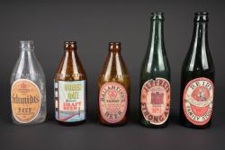 Bouteilles de bière et coca cola US. US beer and Coca-Cola bottles. — miniature 3