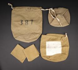 Accessoires de toilette US. US toiletry accessories. — miniature 1