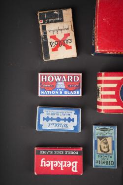 Accessoires de toilette US. US toiletry accessories. — miniature 7