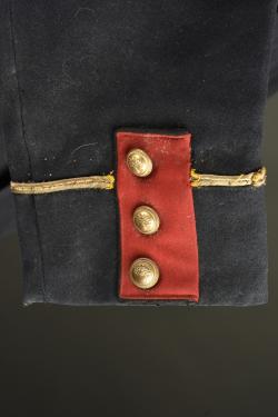 Tunique d'adjudant chef et 2 pantalons d'officier. Senior Warrant Officer tunic with two officer’s trousers — miniature 11