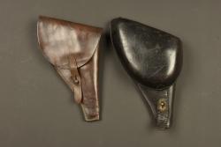 Lot de deux étuis pour revolver français 1873 et 1892. Lot of two holsters for French Model 1873 and Model 1892 revolvers — miniature 1
