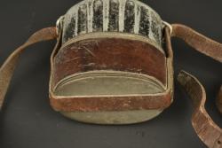 Bidon d'essai et porte sabre de cavalerie française. Experimental canteen and French cavalry sword hanger — miniature 3