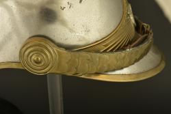 Casque à cimier et crinière de chasseur à cheval. Crested helmet with horsehair plume of a Chasseur à Cheval trooper — miniature 11