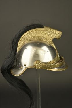Casque à cimier et crinière de chasseur à cheval. Crested helmet with horsehair plume of a Chasseur à Cheval trooper — miniature 12