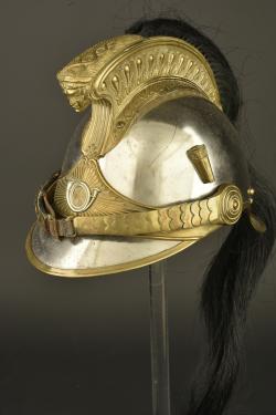 Casque à cimier et crinière de chasseur à cheval. Crested helmet with horsehair plume of a Chasseur à Cheval trooper — miniature 14