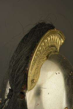 Casque à cimier et crinière de chasseur à cheval. Crested helmet with horsehair plume of a Chasseur à Cheval trooper — miniature 5