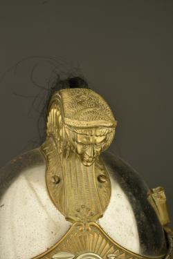 Casque à cimier et crinière de chasseur à cheval. Crested helmet with horsehair plume of a Chasseur à Cheval trooper — miniature 8