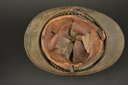 Casque Adrian de l'infanterie avec impact. Infantry Adrian helmet with impact damage — miniature 5