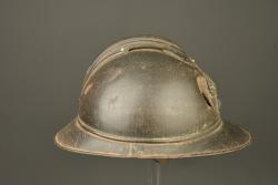 Casque Adrian de l'infanterie avec impact. Infantry Adrian helmet with impact damage — miniature 9
