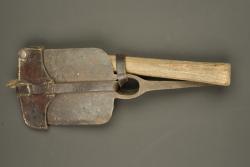 Pelle pioche Seurre Modèle 1909. Model 1909 Seurre pickaxe shovel — miniature 5