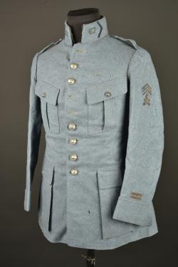 Tunique bleu horizon d'un lieutenant mitrailleur du 67e RI. Horizon blue tunic of a machine gun lieutenant of the 67th Infantry Regiment — miniature 1