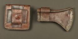 Outillage français étui de hache et scie pliante. French tool equipment set with axe carrier and folding saw — miniature 6
