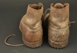 Paire de brodequins français modèle 1917. Pair of French Model 1917 ankle boots — miniature 7