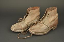 Paire de brodequins français modèle 1917. Pair of French Model 1917 ankle boots — miniature 9